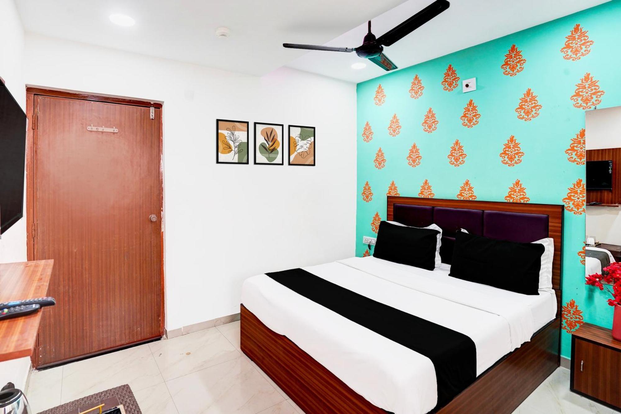 Super Hotel O Geeta Mandir Formerly Hotel Green Park 아흐메다바드 외부 사진