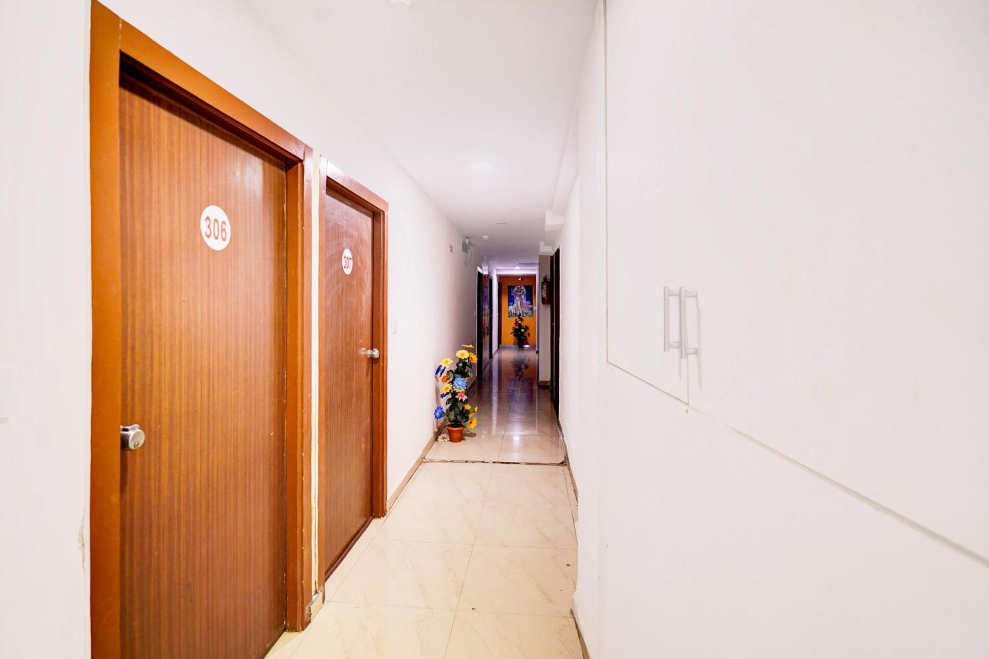 Super Hotel O Geeta Mandir Formerly Hotel Green Park 아흐메다바드 외부 사진