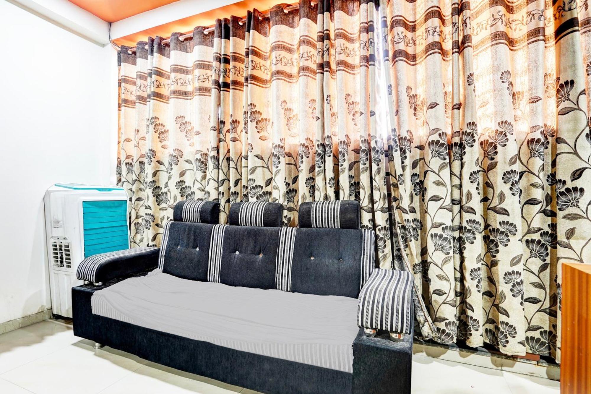 Super Hotel O Geeta Mandir Formerly Hotel Green Park 아흐메다바드 외부 사진