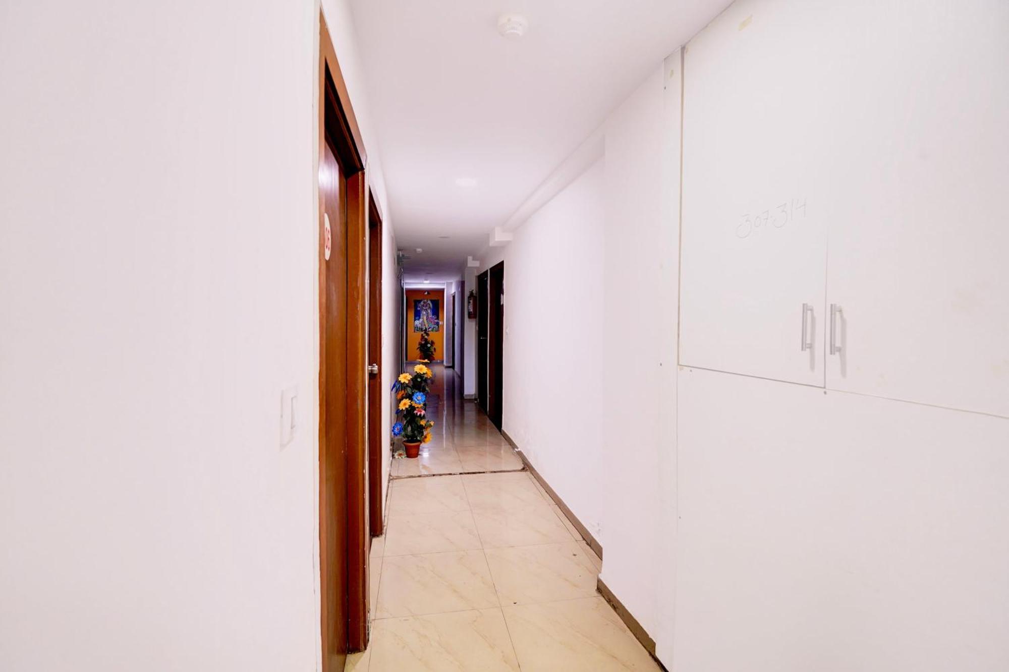 Super Hotel O Geeta Mandir Formerly Hotel Green Park 아흐메다바드 외부 사진