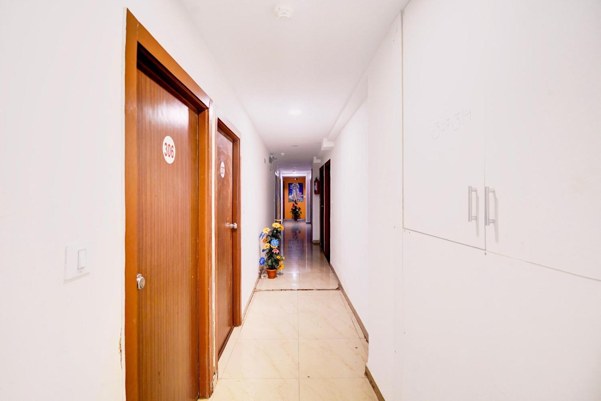 Super Hotel O Geeta Mandir Formerly Hotel Green Park 아흐메다바드 외부 사진