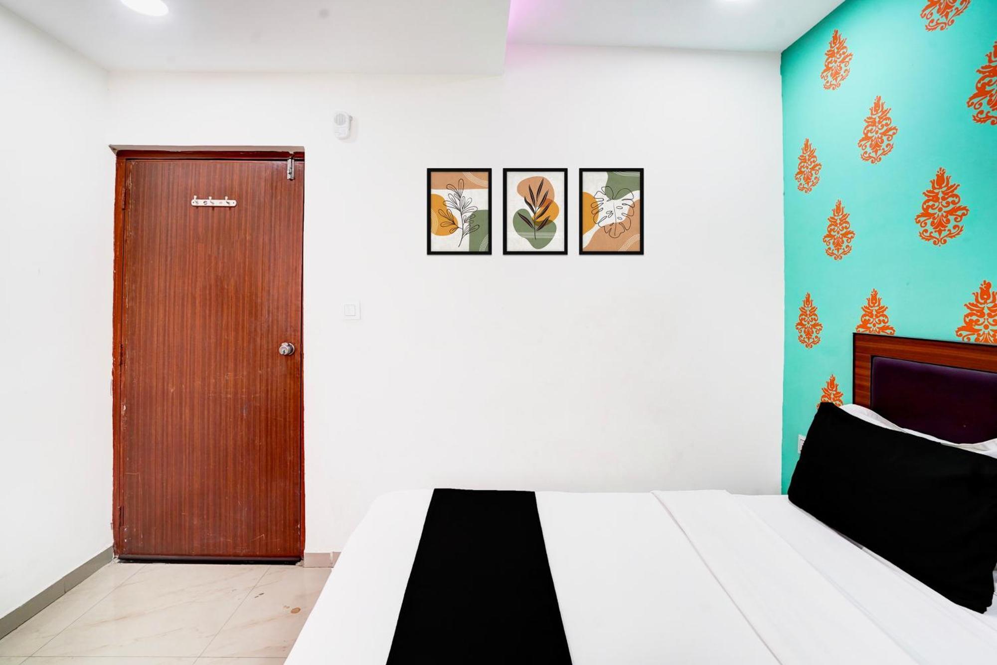 Super Hotel O Geeta Mandir Formerly Hotel Green Park 아흐메다바드 외부 사진
