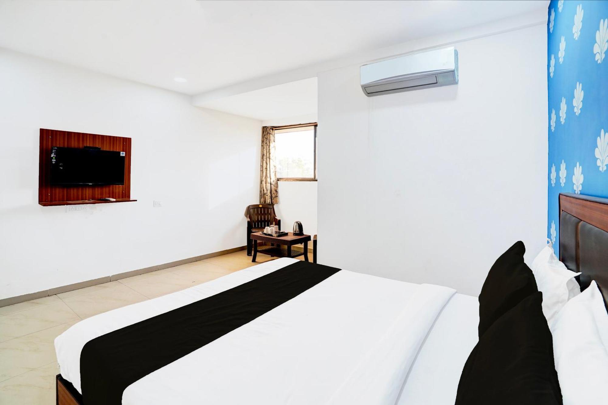 Super Hotel O Geeta Mandir Formerly Hotel Green Park 아흐메다바드 외부 사진