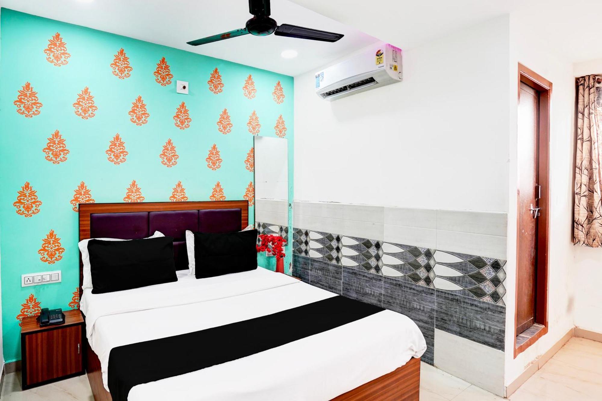 Super Hotel O Geeta Mandir Formerly Hotel Green Park 아흐메다바드 외부 사진