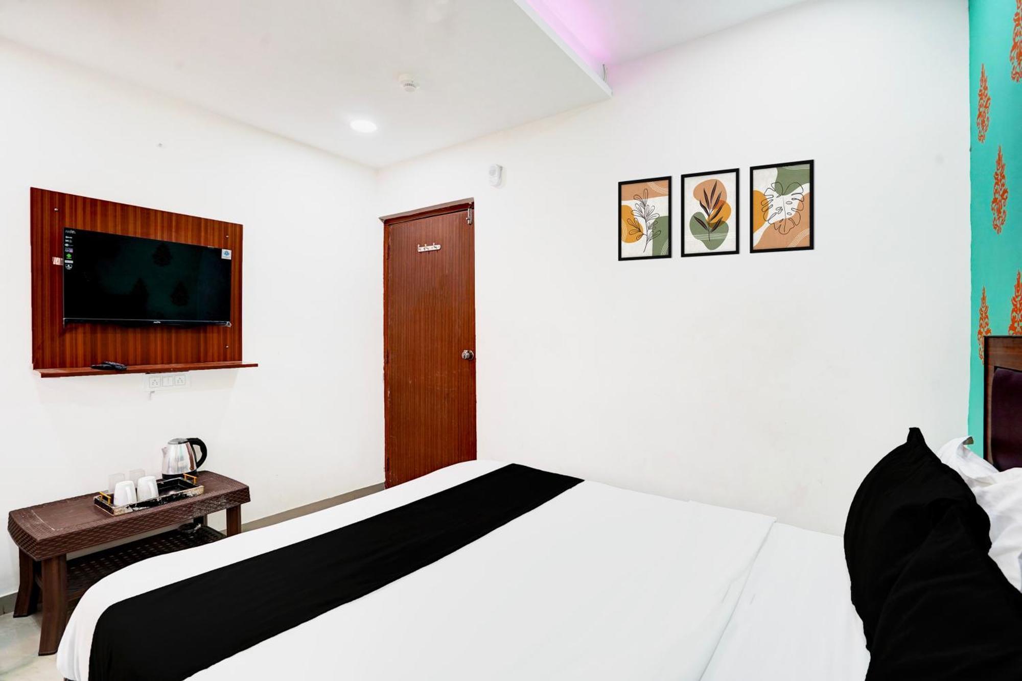Super Hotel O Geeta Mandir Formerly Hotel Green Park 아흐메다바드 외부 사진