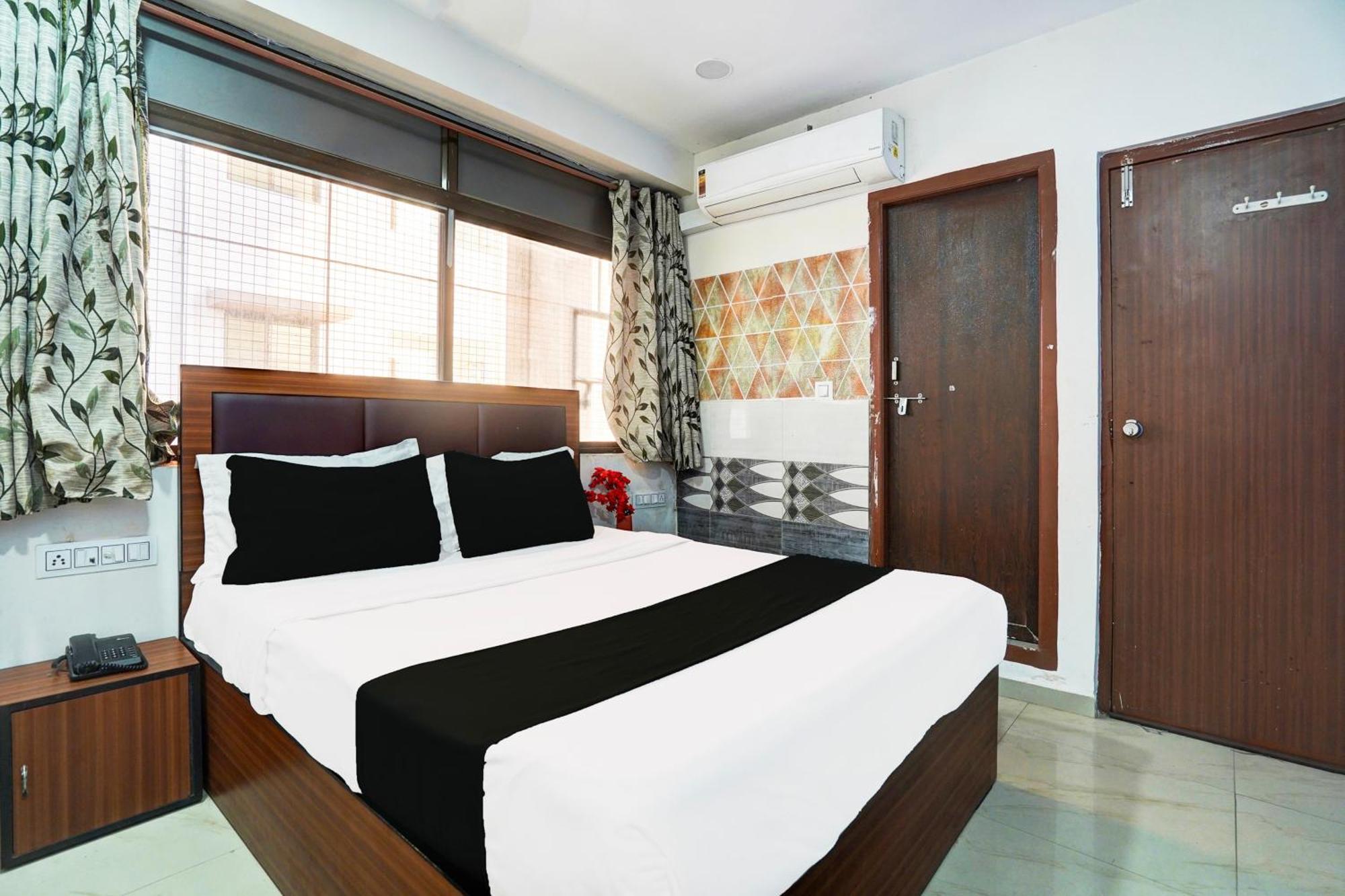 Super Hotel O Geeta Mandir Formerly Hotel Green Park 아흐메다바드 외부 사진